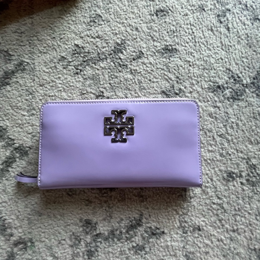 NWT Tory Burch Light Purple Zip Wallet - Picture 9 of 14